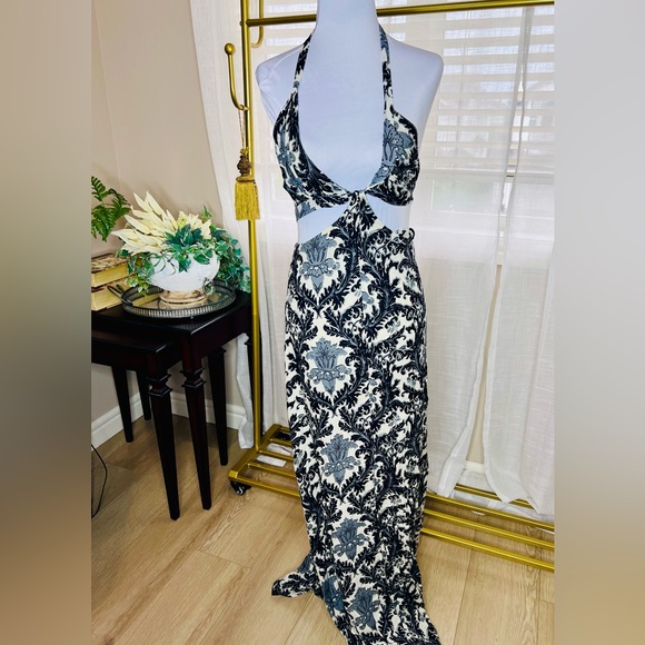 NWT Blackbird Cutout Maxi Dress in Black & White
Raga by Revolve Sz S - Picture 5 of 12